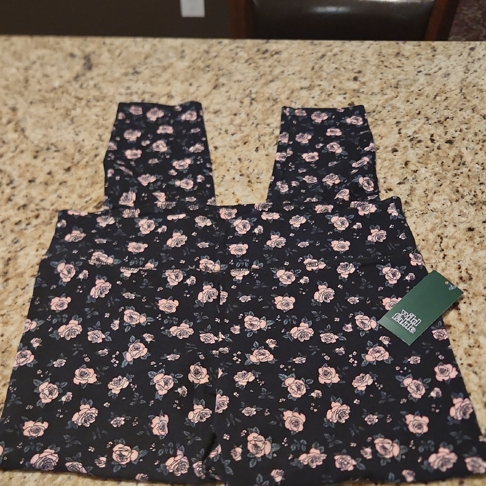 NWT Wild Fable Black and Pink Floral Leggings
